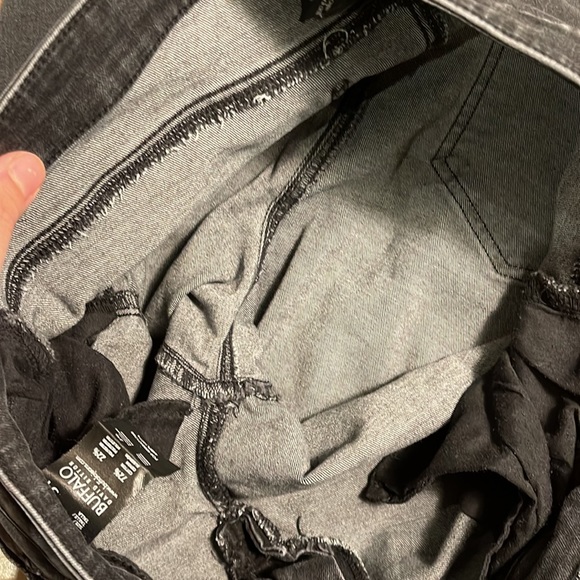 Beautiful mid length waist skinny black jeans from Buffalo - Picture 8 of 12